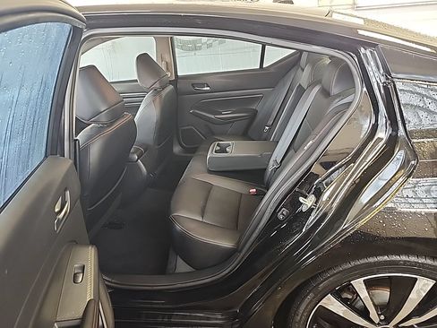 Used 2020 Nissan Altima 2.5 SR FWD image 11