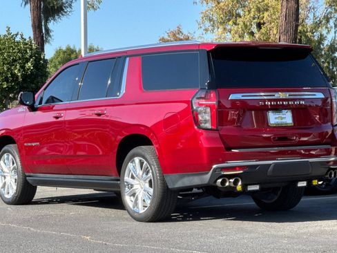 Used 2023 Chevrolet Suburban High Country AWD/4WD image 7