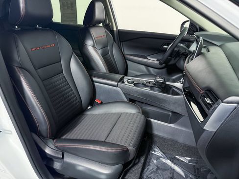 Certified 2026 Nissan Rogue SV AWD/4WD image 16