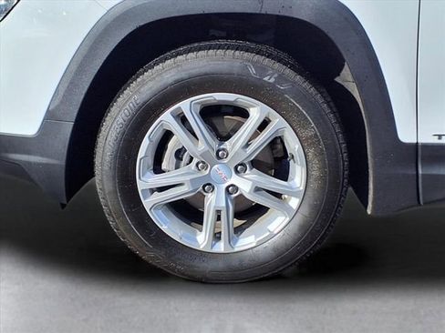 Used 2024 GMC Terrain SLE image 12