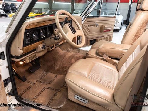 Used 1991 Jeep Grand Wagoneer 4dr Wagon 4WD image 15