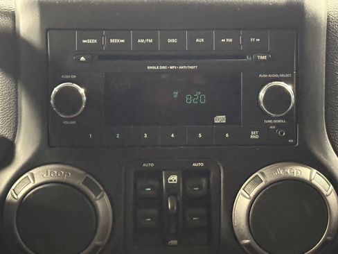 Used 2018 Jeep Wrangler Unlimited Sport S AWD/4WD image 16