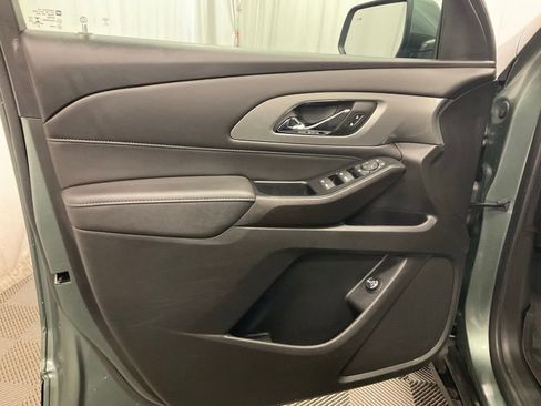 Used 2023 Chevrolet Traverse LT w/ Rear Camera Mirror Package image 15