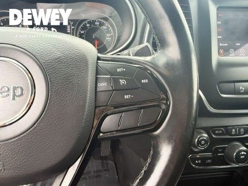 Used 2021 Jeep Cherokee Latitude Plus AWD/4WD image 15