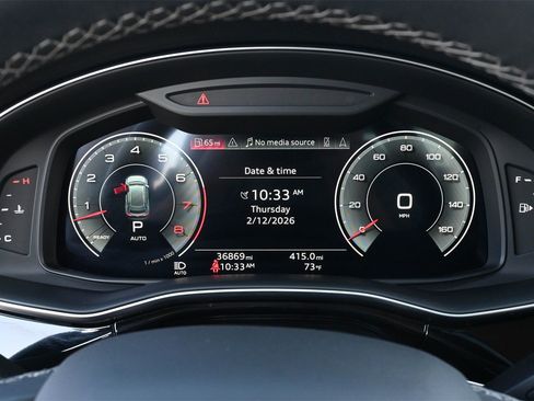 Used 2023 Audi Q8 Premium image 8