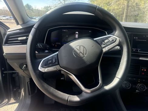 Used 2024 Volkswagen Jetta SE FWD image 14