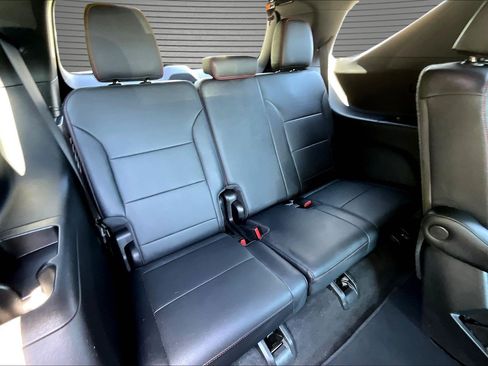 Used 2025 Chevrolet Traverse Z71 w/ Driver Confidence Package AWD/4WD image 17