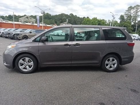 Used 2015 Toyota Sienna L FWD image 6