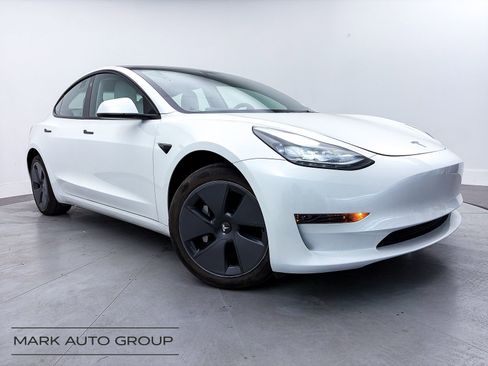 Used 2023 Tesla Model 3 Standard Range image 1