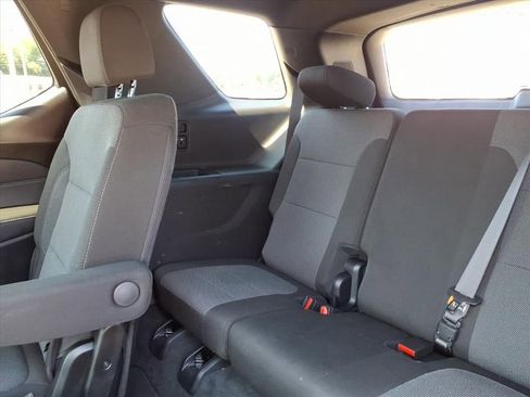 Used 2023 Chevrolet Traverse LT image 34
