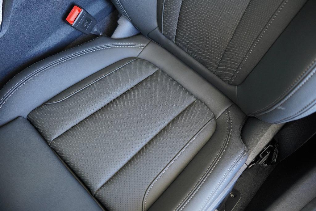 Used 2026 BMW M340i Sedan w/ Premium Package RWD image 12