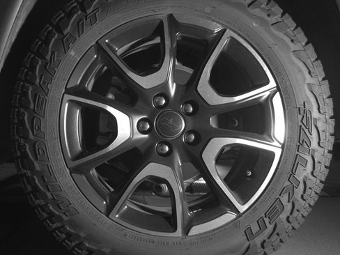 Used 2025 Jeep Compass Trailhawk AWD/4WD image 14