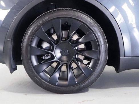 Used 2025 Tesla Model Y Long Range RWD image 44