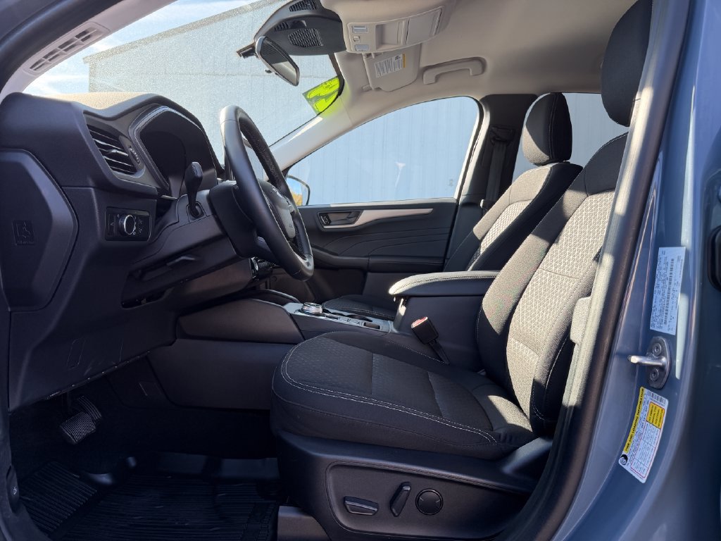 Used 2024 Ford Escape Active w/ Tech Pack #1 AWD/4WD image 18