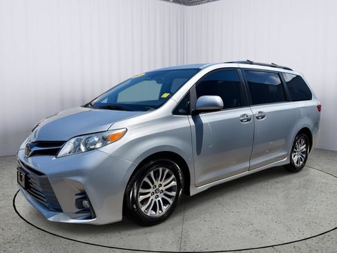 Used 2020 Toyota Sienna XLE FWD image 12