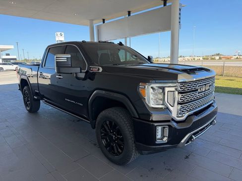 Used 2021 GMC Sierra 3500 Denali w/ Denali Black Diamond Edition image 4