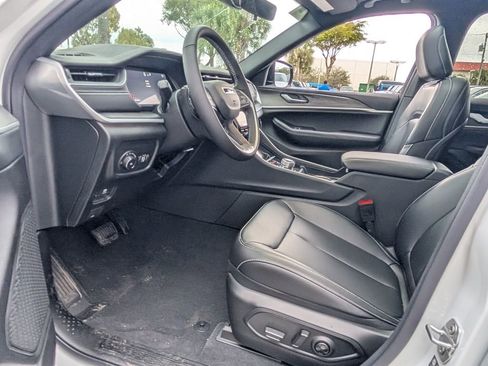 New 2025 Jeep Grand Cherokee Limited image 12