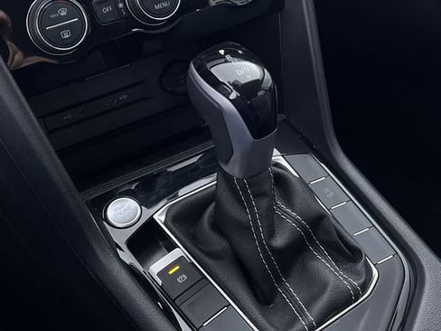 Used 2024 Volkswagen Taos SE image 19