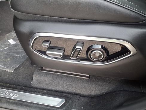 New 2025 Jeep Grand Cherokee Overland w/ Adv Protech Group III AWD/4WD image 9