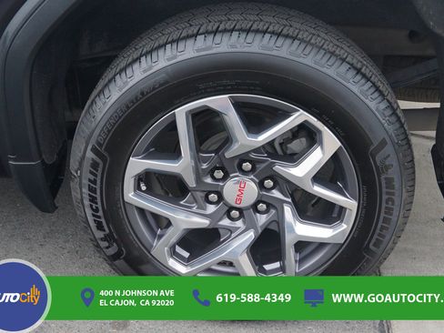 Used 2022 GMC Sierra 1500 SLT w/ SLT Premium Plus Package AWD/4WD image 13