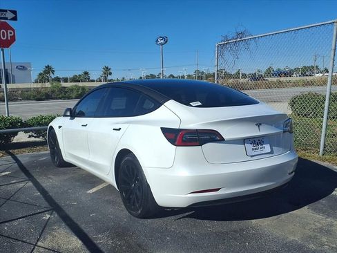 Used 2023 Tesla Model 3 Standard Range image 2