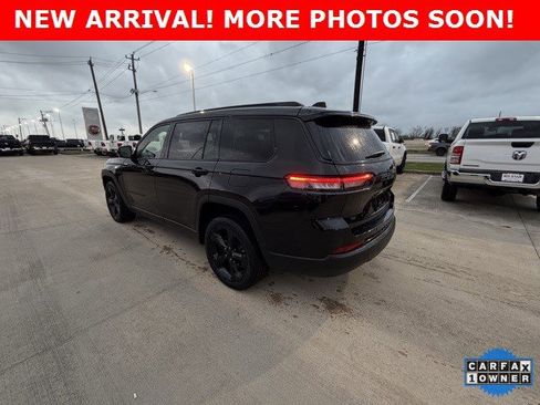 Used 2023 Jeep Grand Cherokee L Limited w/ Black Appearance Package image 3