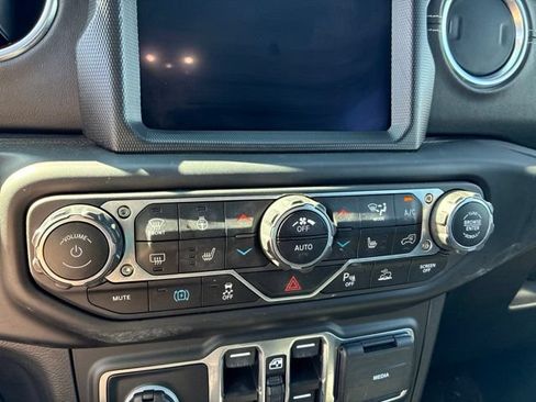 Used 2023 Jeep Wrangler Unlimited Sahara w/ Cold Weather Group AWD/4WD image 27