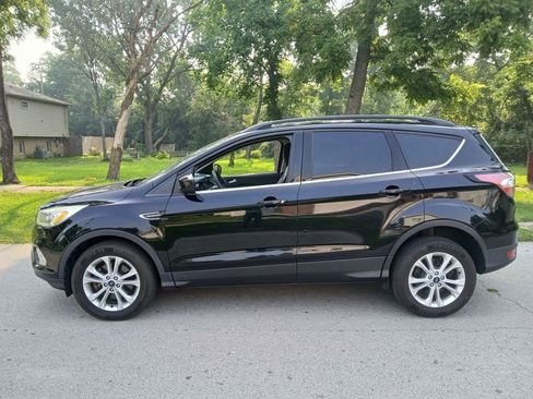 Used 2017 Ford Escape SE w/ Equipment Group 201A AWD/4WD image 2