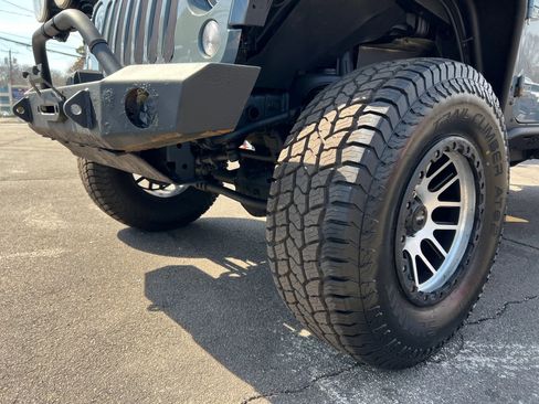 Used 2015 Jeep Wrangler Unlimited Rubicon w/ Dual Top Group image 19