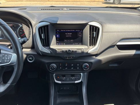 Used 2024 GMC Terrain SLE FWD image 16