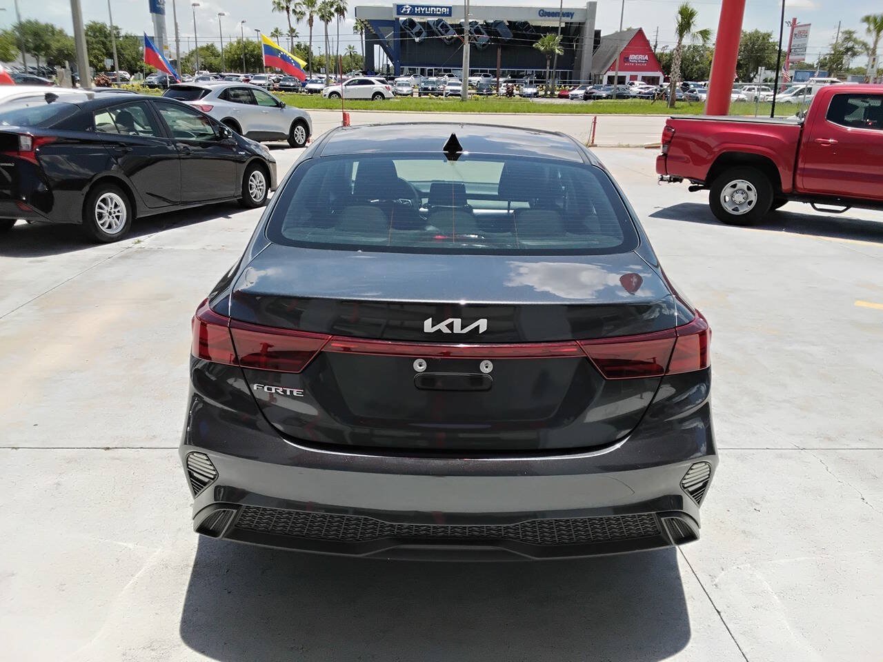 Used 2022 Kia Forte LXS FWD image 2