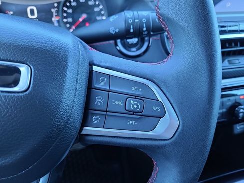 Used 2025 Jeep Compass Trailhawk image 25