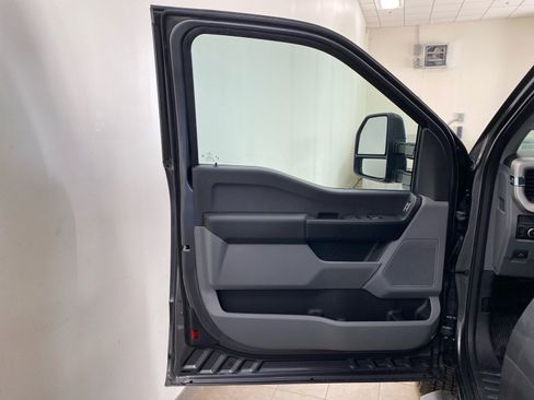 New 2026 Ford F250 XL w/ XL Chrome Package image 10