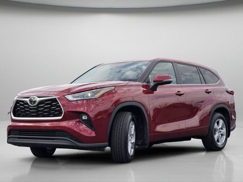 Used 2024 Toyota Highlander LE AWD/4WD image 16