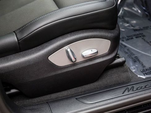 Used 2022 Porsche Macan image 49