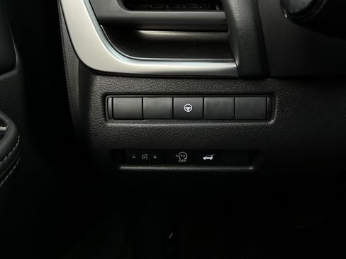 Used 2025 Nissan Rogue SV image 22