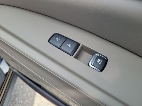 New 2026 Kia Carnival FWD image 11