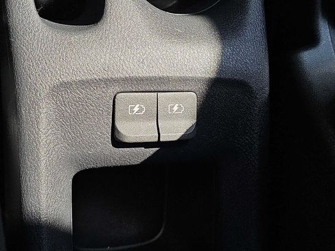 Used 2019 Nissan Kicks SV FWD image 24