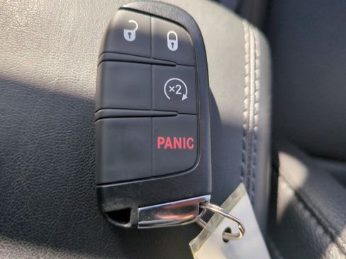 Used 2024 Jeep Compass Latitude image 25