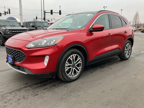 Used 2020 Ford Escape SEL image 3