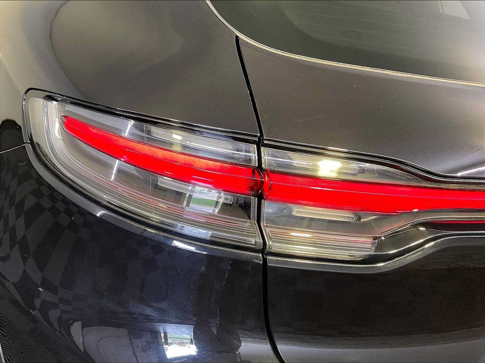 Certified 2022 Porsche Macan AWD/4WD image 30