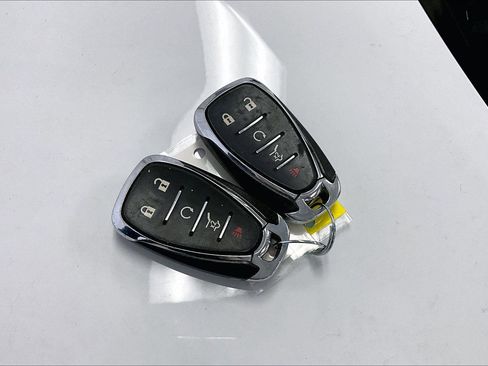 Used 2023 Chevrolet Traverse LT image 9