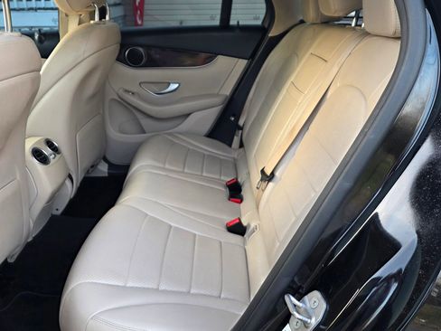 Used 2016 Mercedes-Benz GLC 300 image 10