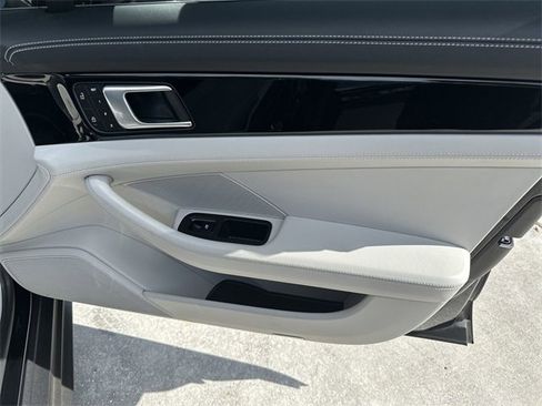 Used 2022 Porsche Panamera 4S image 37