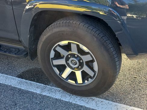 Used 2024 Toyota 4Runner TRD Off-Road Premium image 10