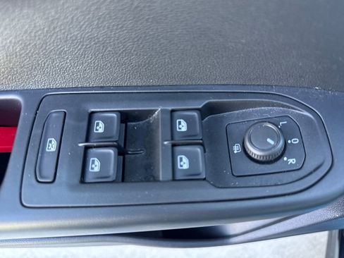 Used 2022 Volkswagen Taos SE image 15