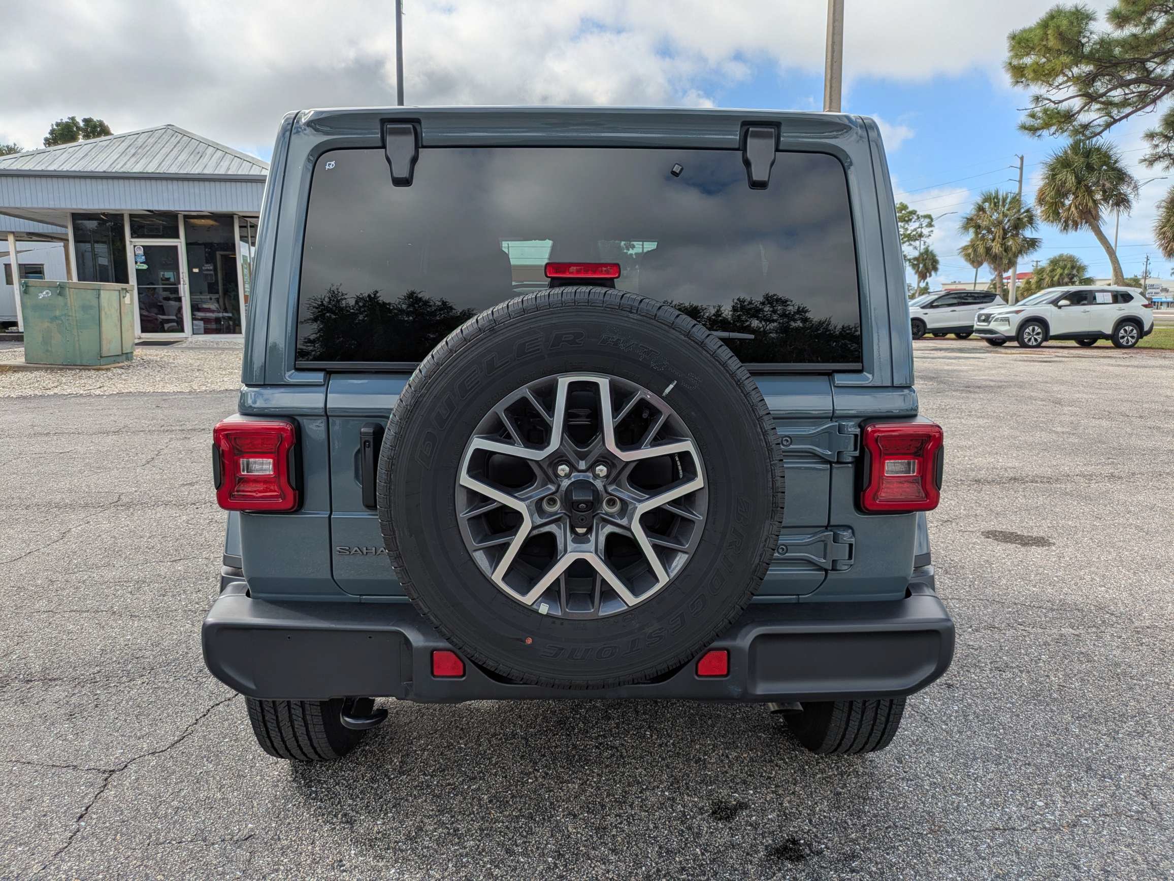 Used 2026 Jeep Wrangler Unlimited Sahara AWD/4WD image 5