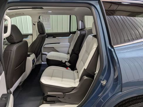 Used 2025 GMC Acadia Denali w/ Super Cruise Package AWD/4WD image 10