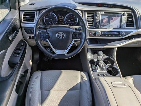 Used 2019 Toyota Highlander Limited image 16