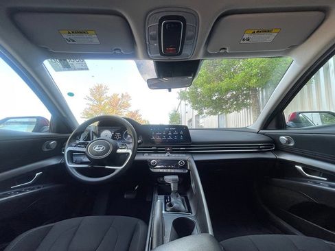 Used 2024 Hyundai Elantra SEL FWD image 28